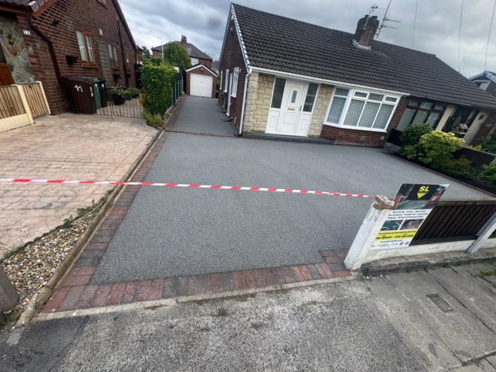 silver resin driveway completed in Rochdale