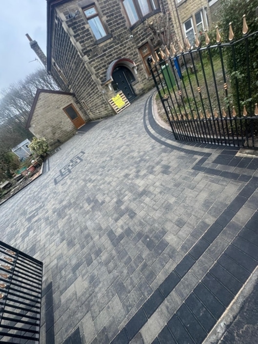 large-block-paving-driveway-rochdale large block paving driveway completed in Rochdale